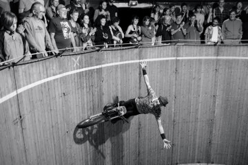 Agora Pôle National Cirque - Mortel Jus de Mortel / Compagnie La présidente a eu 19