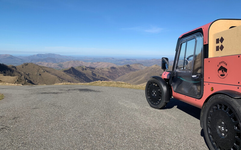 Randonnée en quadricycle électrique à Iraty, rencontre avec une bergère et pause gourmande en estive