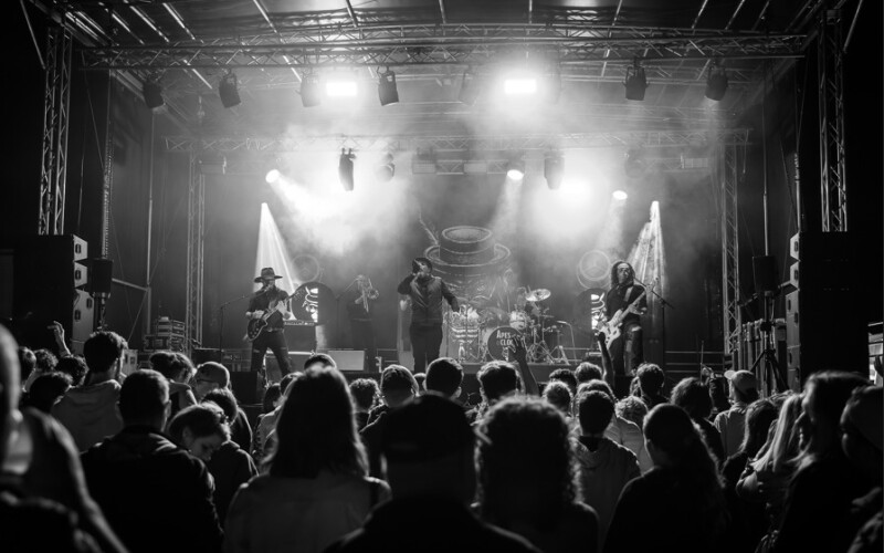 APES O’CLOCK + LĂUTARESCU ANTI-SOCIAL CLUB