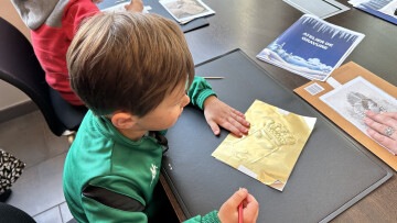 Réalisons un marque page de Pâques (atelier de gravure)