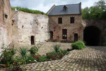 Visite guidée : explorez un site unique du château médiéval à la forteresse bastionnée