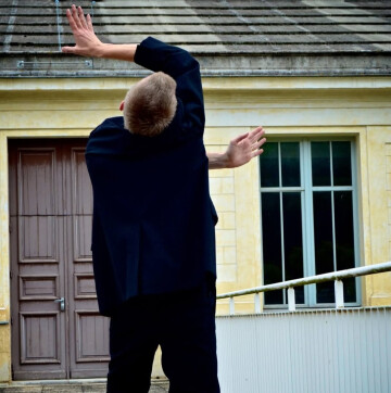 Performance dansée : Rodolphe Fouillot, entre porcelaine et mouvement