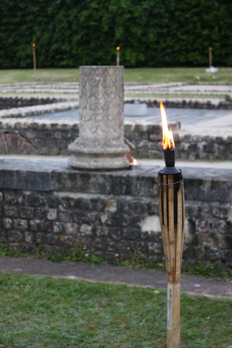 Visite guidée au flambeau de la Maison Au Grand Péristyle