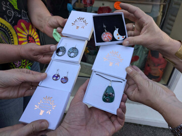 Création de boucles d’oreilles ou pendentif en émail