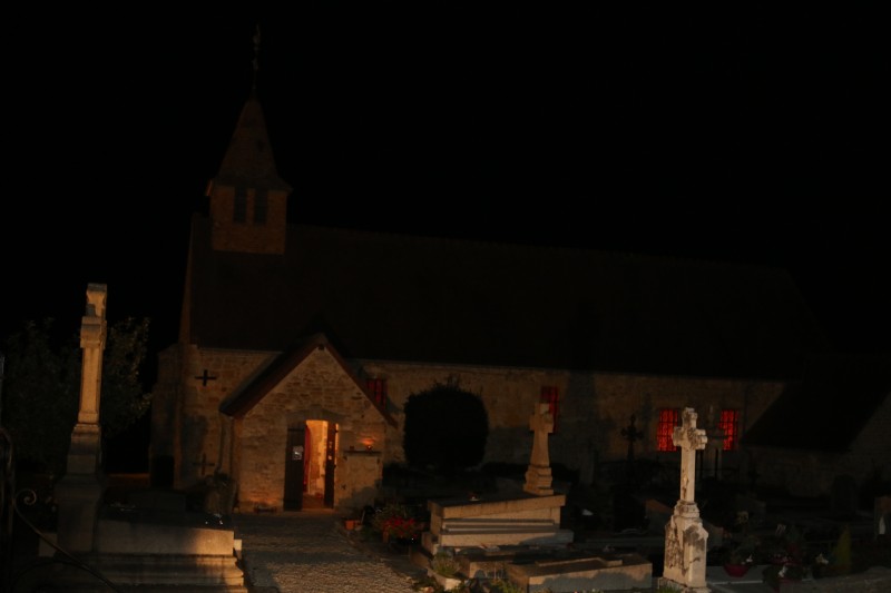 Lumières sur l'église de Bénerville-sur-mer