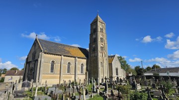Lumières sur l'église Saint-Martin à Ver-sur-Mer
