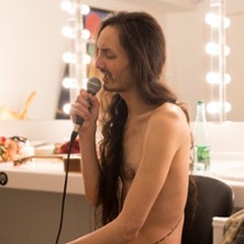 Je te Chante une Chanson Toute Nue en Echange d'un Verre - Festival d'Avignon