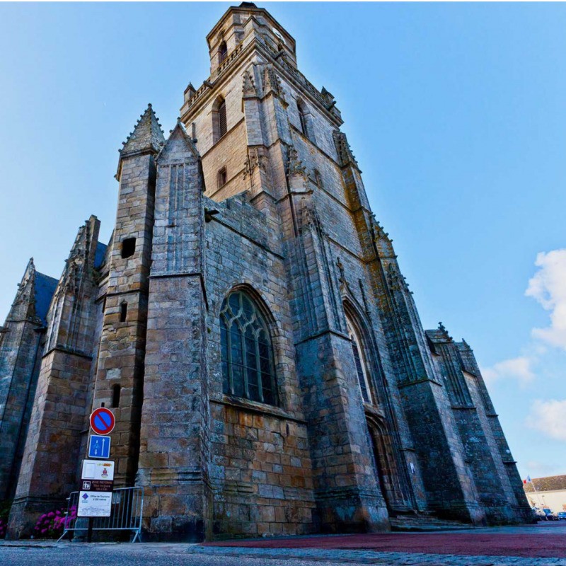 Accueil à l'église Notre-Dame-de-Pitié