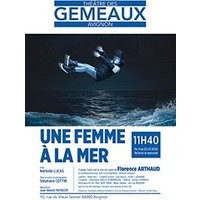 Une femme a la mer