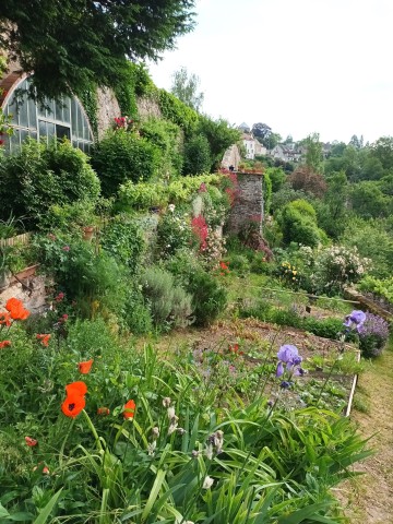 Déambulation parmi 11 jardins-terrasses d'Avallon