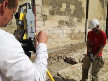 Atelier Inrap - La topographie, sur la fouille d'Onnaing