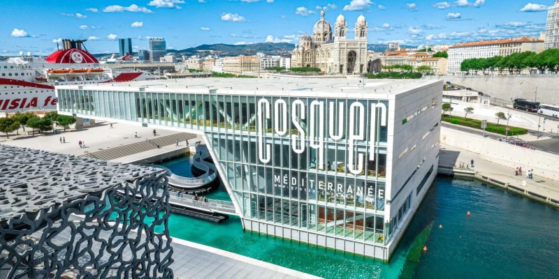 Village de stands à la découverte de l'archéologie à Cosquer Méditerranée