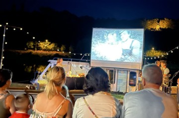 Projection de photos anciennes et mise en lumière du jardin