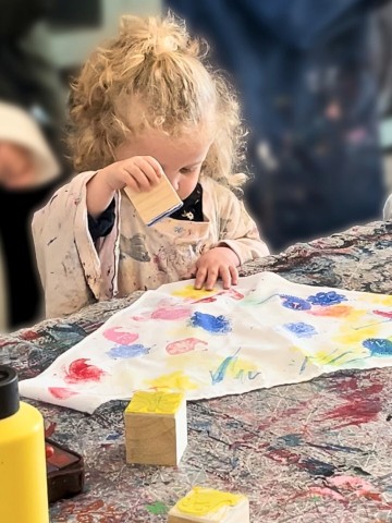 La classe, l’œuvre « Regards d’enfants sur le travail du textile »