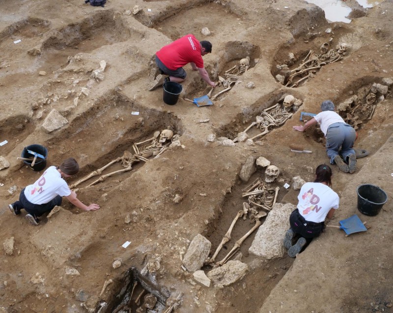Faire parler les squelettes sur le site archéologique de la nécropole des Mastraits
