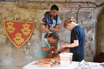 Ateliers carreaux de pavement médiévaux