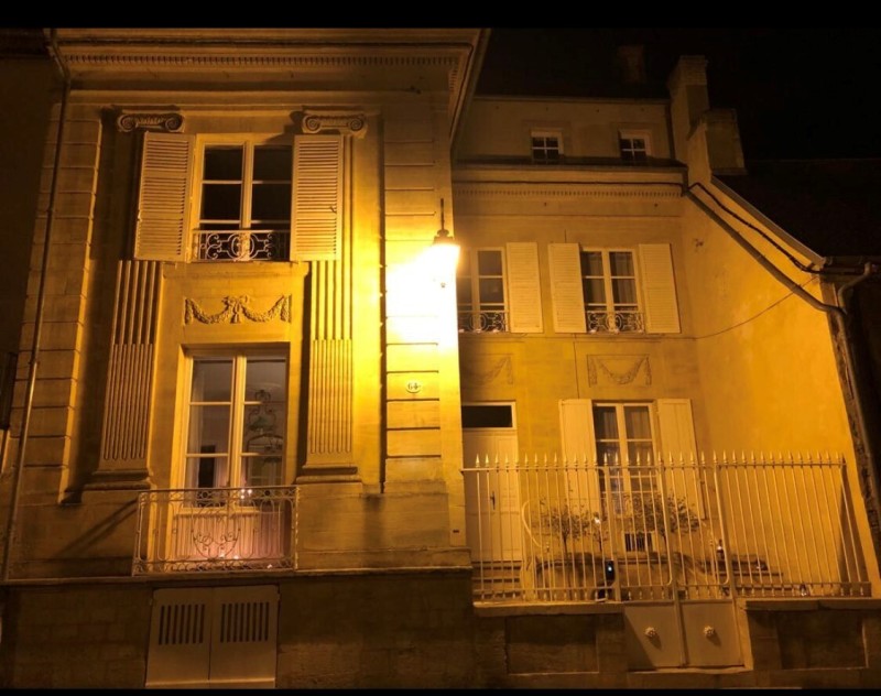 Lumières sur le 64 rue des Bouchers