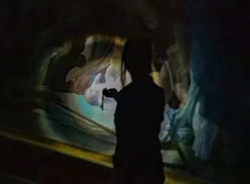 Visite à la lampe torche