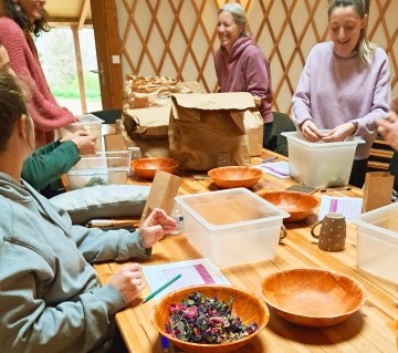 Réalisez des tisanes gourmandes dans une ferme en permaculture