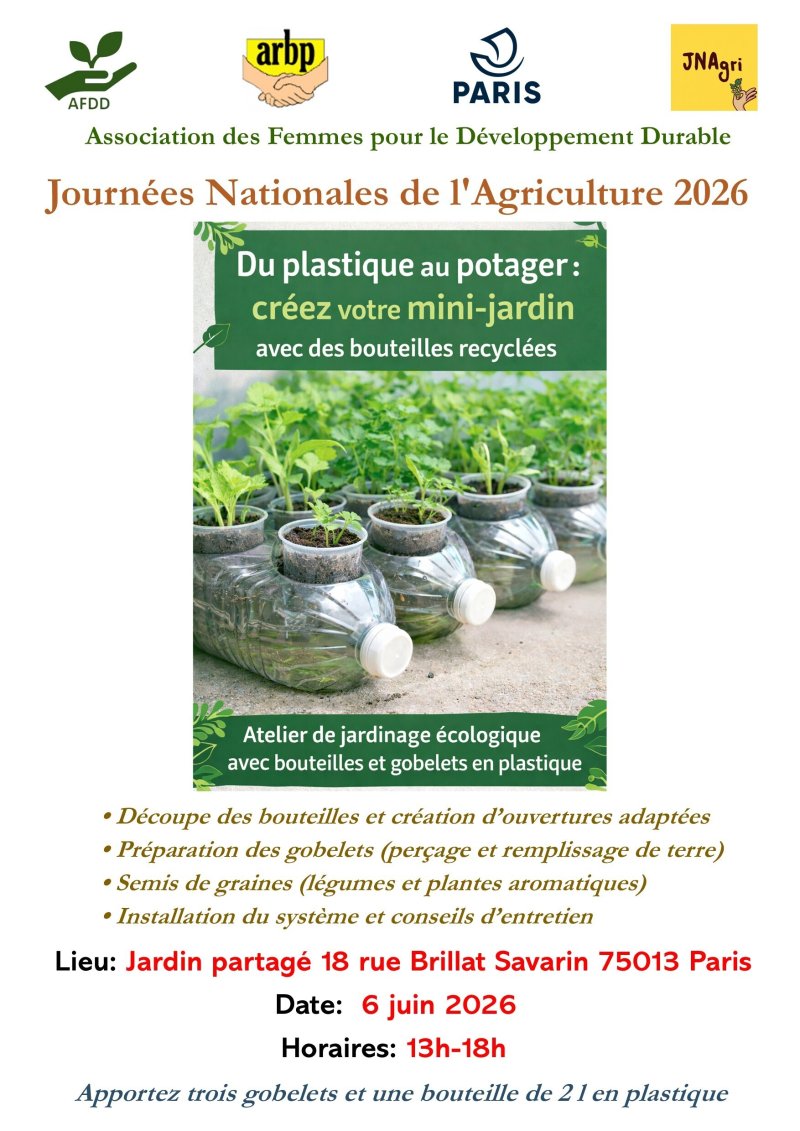 Atelier de jardinage écologique avec bouteilles et gobelets plastiques