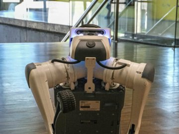 Data, le nouveau robot-chien du Carrefour numérique² !