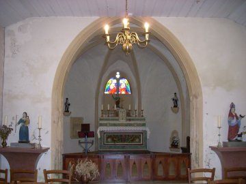 Chapelle du XVe siècle et sculptures baroques en milieu rural