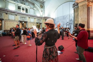 Bal dans la salle des fêtes du palais impérial ! sur réservation