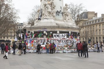 Attentats 2015 : quels effets sur l’individu et la société ?