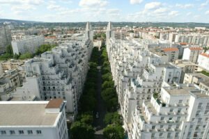 DES GRATTE-CIEL AUX ÉTATS-UNIS - JOURNÉE AUTOUR DU LOGEMENT POPULAIRE