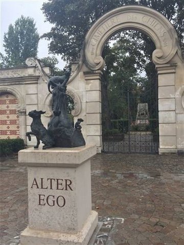 Visite guidée : Le Cimetière des animaux à Asnières, un dépaysement d'émotions complet