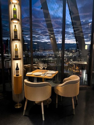Dîner au restaurant panoramique le 7