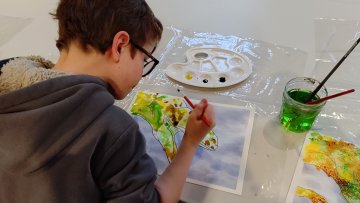 Atelier "Crée ton portrait de Dino !" / à la Pouponnière