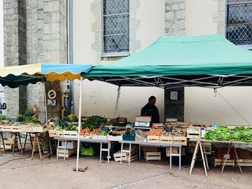 Marché hebdomadaire d'Ouroux en Morvan