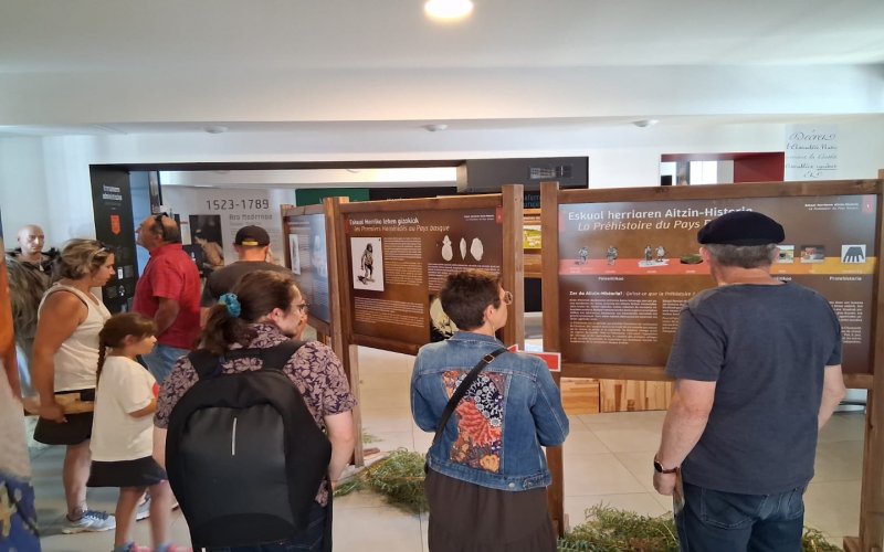 Visite du centre d'interprétation Mehaka sur la Basse Navarre en français.
