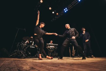 SPECTACLE "FEET"