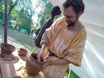 Conférence "Histoire technique de la céramique, du néolithique au Moyen-Âge", par Ulysse Douillon, guide-conférencier et potier