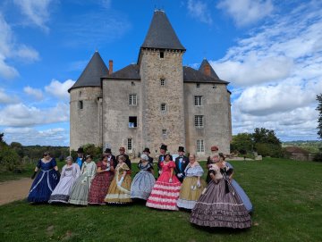 Visite guidée du château de Brie et de sa grange médiévale, à l’occasion du 5e Salon des artisans du patrimoine.