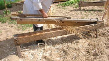 Démonstration : obtention des fibres textiles du chanvre