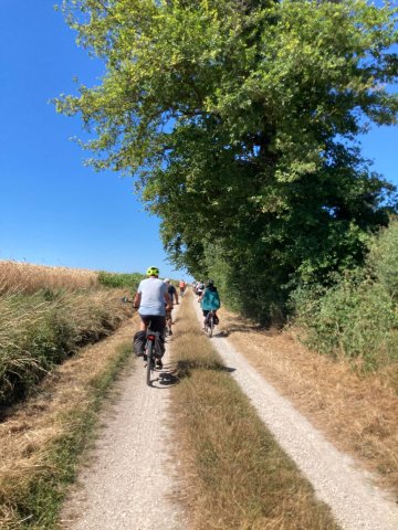 Echappée à vélo - de clochers en jardin secret