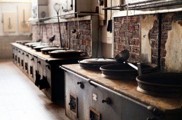 Histoire de la maison Prunier. Visite de la plus ancienne manufacture française de rillettes.