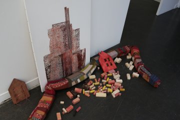 Les Cabaneurs - installation évolutive par Cécile Michon-Roussel
