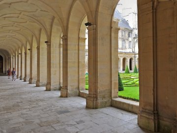 Visite libre du cloître et des expositions