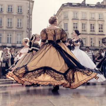 Démonstrations et initiations aux danses de bal du second empire, en costumes d'époques
