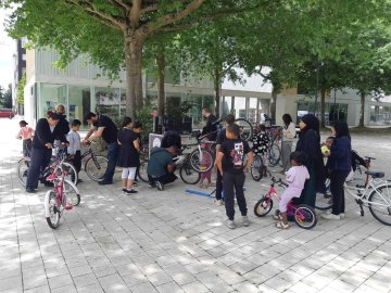 Atelier mobile participatif d'auto-réparation de vélo