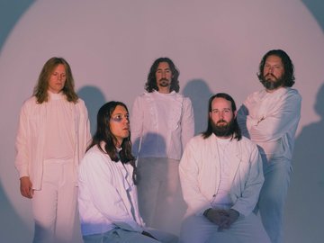 Hällas + earth tongue