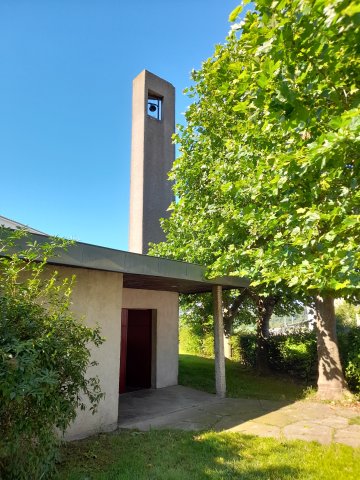 Un temple protestant contemporain et son vitrail exceptionnel