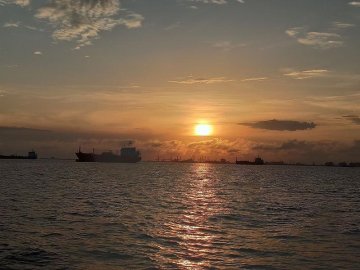 Balade en bateau au coucher de soleil