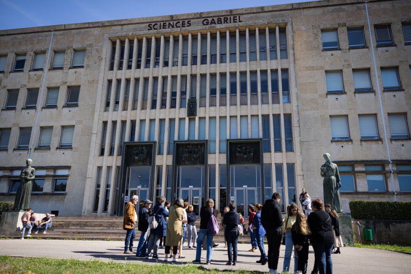 Visite du campus à double voix