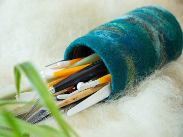 Atelier feutrage en volume : pingouin, cache-pot ou luminaire