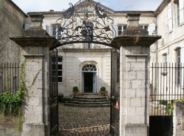 Découvrez la maison de Cours de Thomazeau à Castillonnès